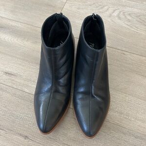 Matisse Black Leather Pointy Toe Ankle Booties Pull On Made in Brazil Size 6